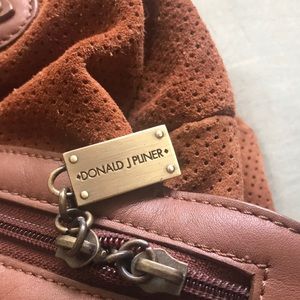 Donald J Pliner leather big bag . Excellent condition . Braded leather handles.